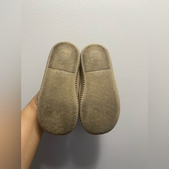 Girl canvas shoes - Picture 2 of 2